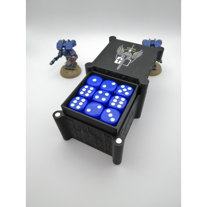 Boite de rangement pour 27 dés – Compatible wargame type Warhammer – inspiration Grey Knight Boite de rangement pour 27 dés – Compatible wargame type Warhammer – inspiration Grey Knight