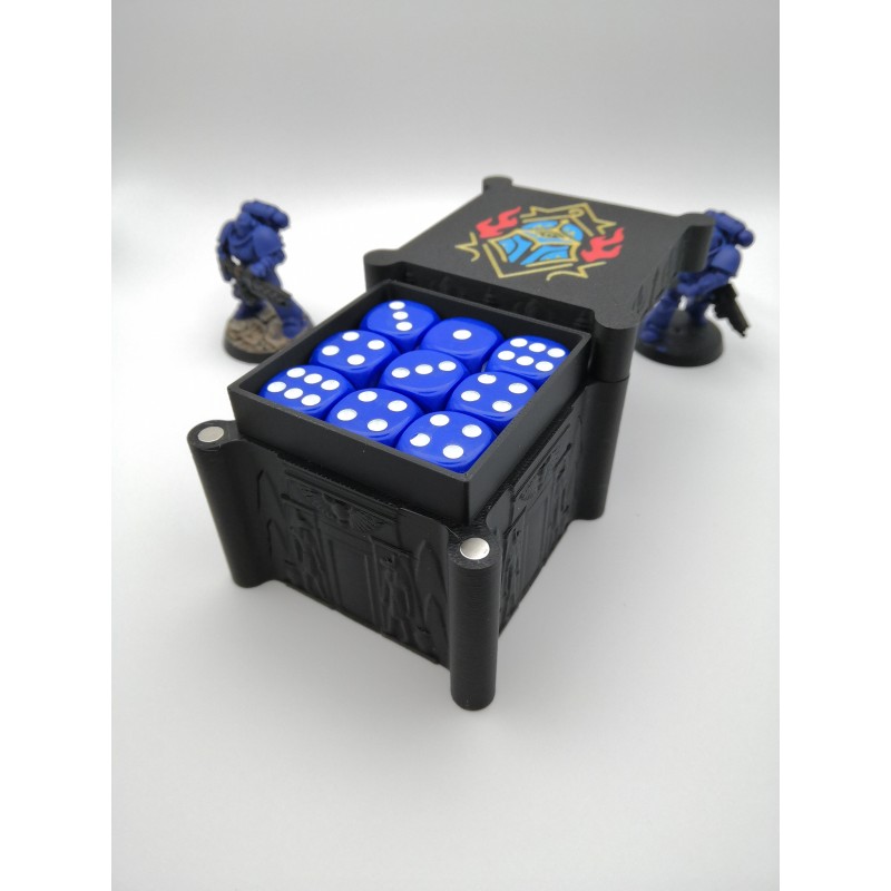 Boite de rangement pour 27 dés – Compatible wargame type Warhammer – inspiration Thousand Sons Boite de rangement pour 27 dés – Compatible wargame type Warhammer – inspiration Thousand Sons