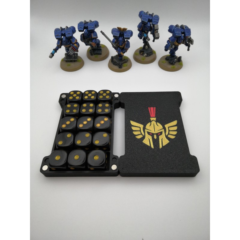 Boite de rangement pour 15 dés – Compatible wargame type Warhammer – inspiration Adeptus Custodes Boite de rangement pour 15 dés – Compatible wargame type Warhammer – inspiration Adeptus Custodes