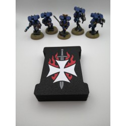 Aufbewahrungsbox für 15 Würfel – Kompatibel mit Wargames wie Warhammer – inspiriert von den Black Templars