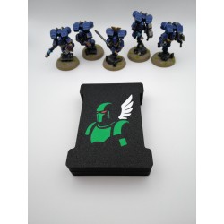 Caja para guardar 15 dados – Compatible con juegos de guerra tipo Warhammer – Inspirada en los Ángeles Oscuros