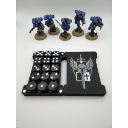 Caja para guardar 15 dados – Compatible con juegos de guerra tipo Warhammer – Inspirada en los Caballeros Grises