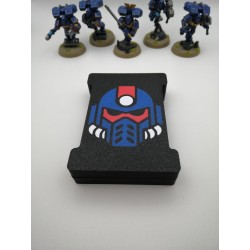 Caja para guardar 15 dados – Compatible con juegos de guerra tipo Warhammer – Inspirada en los Space Marines