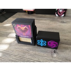 Caja para cartas +60 cartas protegidas con fundas con el logotipo de Saphir Amethyste - Lorcana TCG