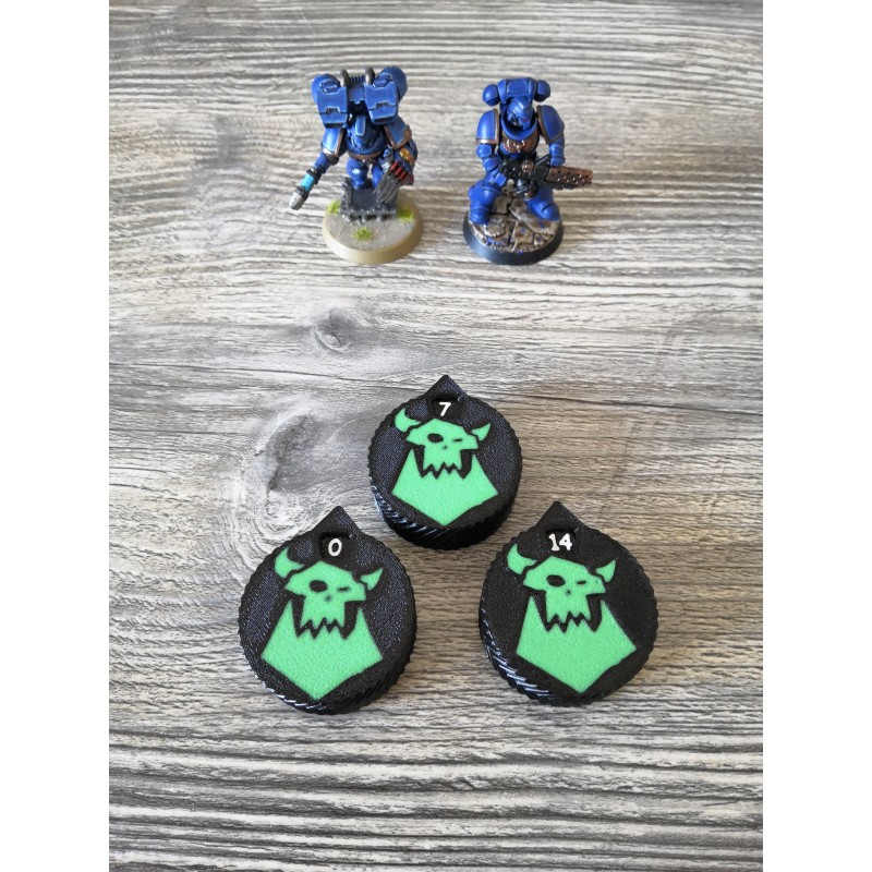 3 mini counters (0–14 lives/wounds), compatible with Warhammer Orks small horn