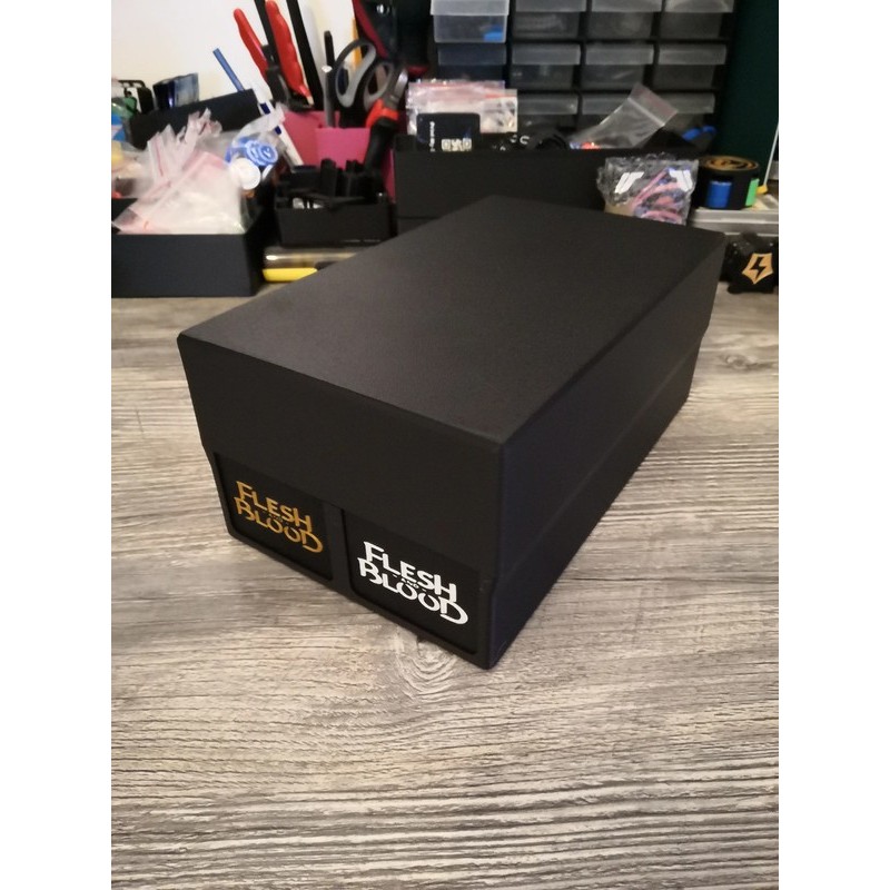 Caja para guardar cartas TCG 1400 - Carne y sangre