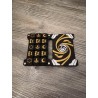 Boite de 15 dés D6 de 16mm format carte noir et doré - Altered TCG