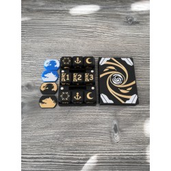Boite de 9 dés D6 de 20 mm + 2 paires de jetons hero / compagnon - Version noir doré - Altered TCG
