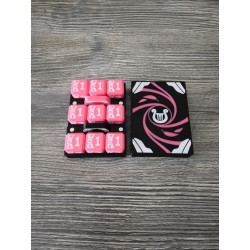 Doos met 9 x 20 mm D6-dobbelstenen + 2 paar helden/begeleiders - Lyra-versie - Altered TCG