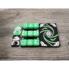 Boite de 9 dés D6 de 20 mm + 2 paires de jetons hero / compagnon - Version Muna - Altered TCG